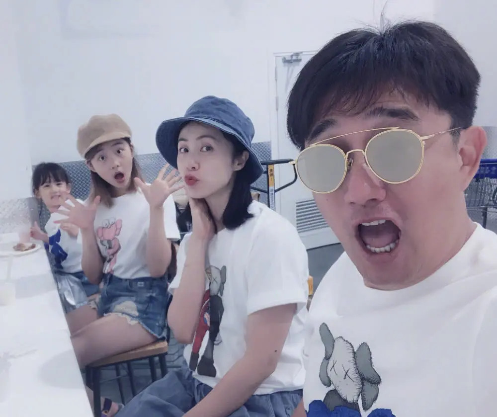 黄磊|娱圈大瓜？两娱记一同发布预告，称“内娱得炸”，邓超黄磊遭波及