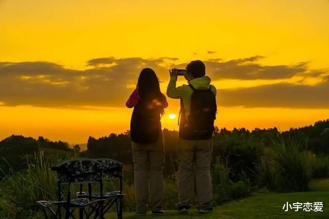 别有洞天|第一次和女生出去旅游,住酒店该开几间房?-小宇恋爱