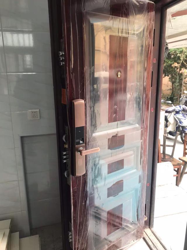 内行人:看门上的印记就知道门的好坏!