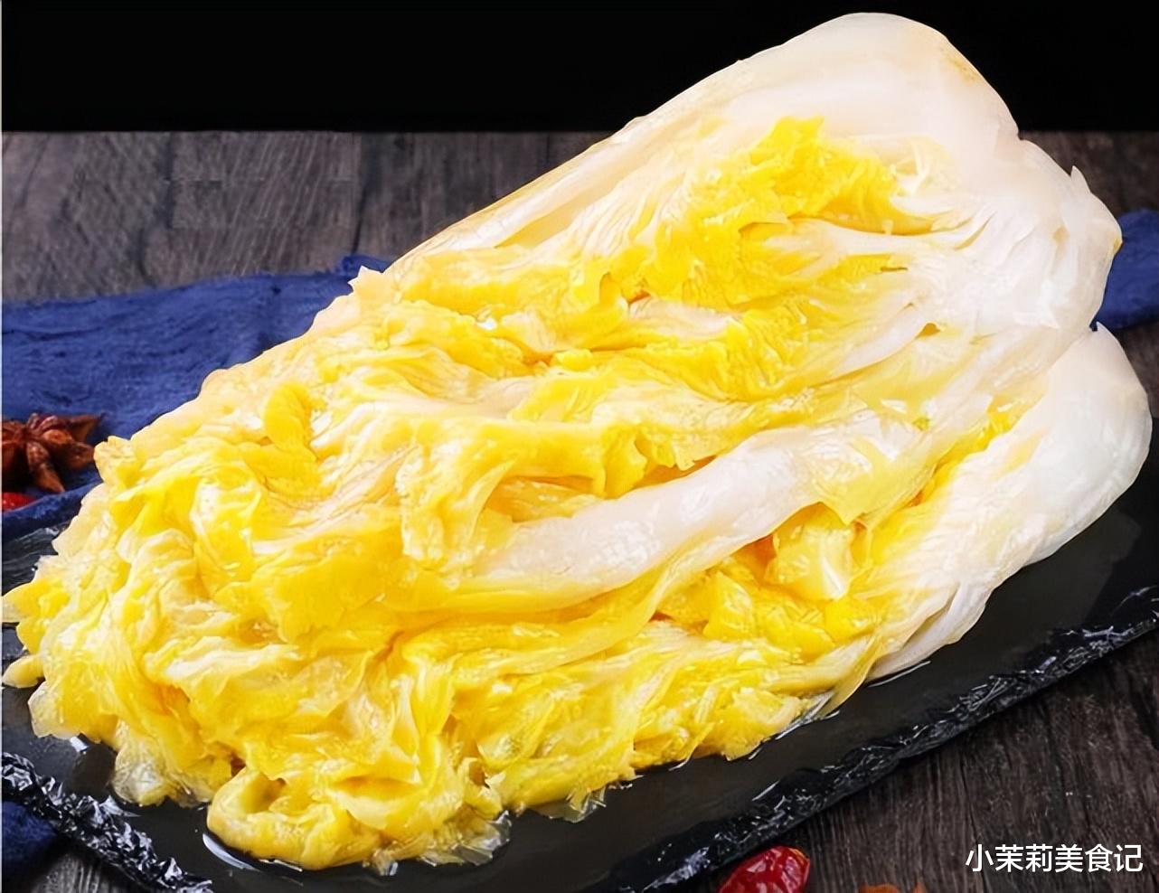 腌酸菜，只放盐容易长白膜，牢记3点，酸菜酸脆爽口不发黑不变质