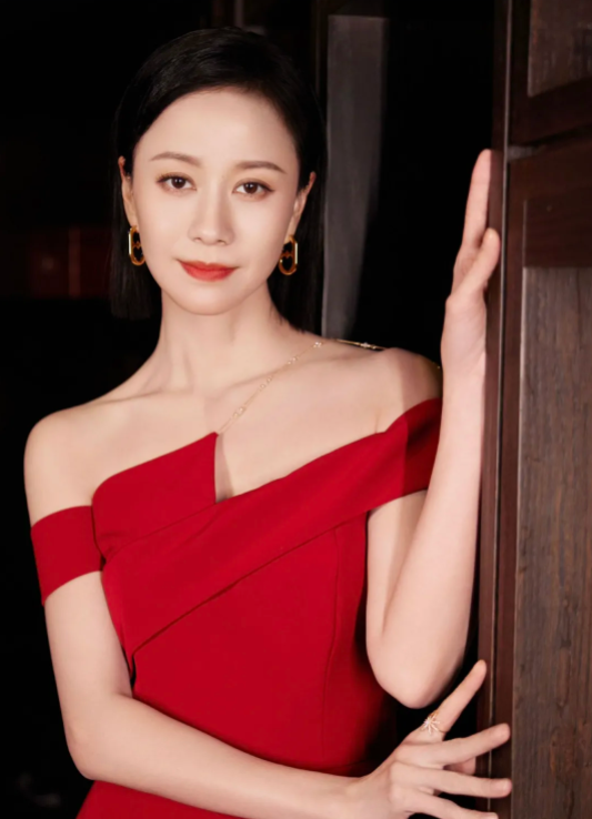 倪虹洁|名牌大学高材生,因广告走红,替前夫背千万债,今44岁活出了自己