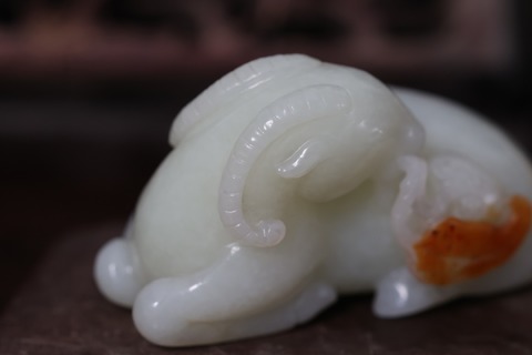 和田玉籽料|舊藏和田玉籽料“枣红皮 羊衔灵芝”