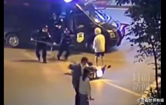 男子醉驾摔倒后持刀恐吓路人 巧遇巡逻民警经过秒怂
