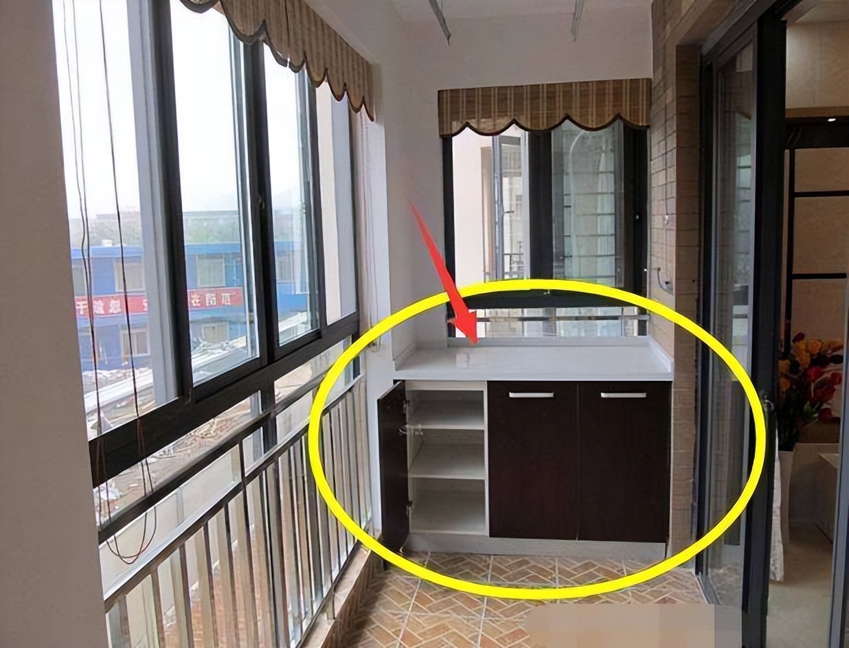 还傻傻的在阳台设计吊柜吗?看看现在大家都流行这样做了,时尚!