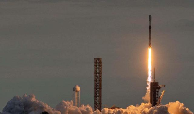 36小时发射三枚火箭，单个助推器重复使用15次，SpaceX要成精了！