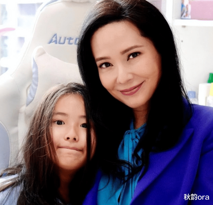 郭羡妮|郭羡妮： 舍弃豪门下嫁河南农村，倒贴丈夫3套房，将公婆当孩子宠