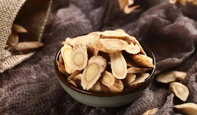 黄芪|服用黄芪又怕上火？黄芪有“搭档”，搭配一起喝，好处翻倍不上火