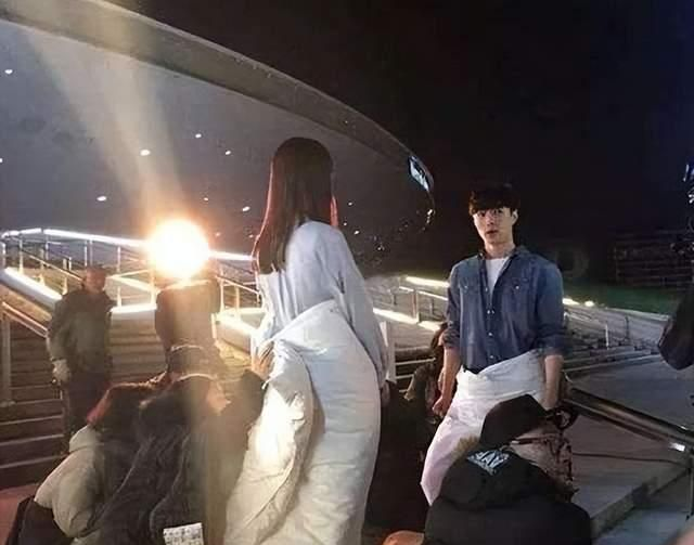 战王|影视剧不敢拍的下半身：让人笑喷的假骑马，肖战王一博这都不笑场