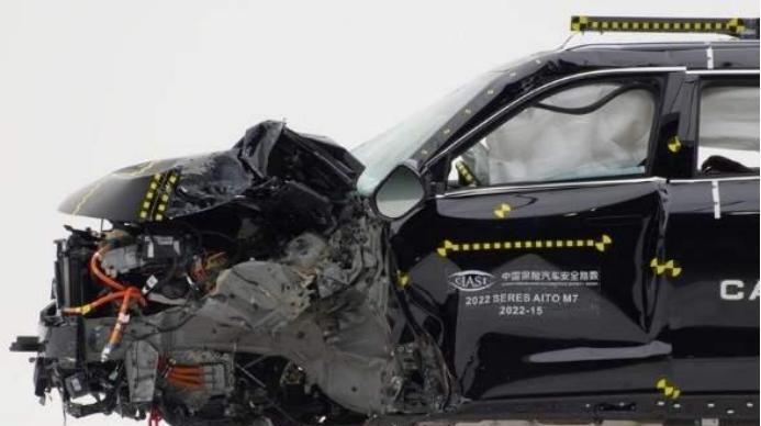 中保研碰撞A柱弯折,“对标百万豪车”的问界M7安全性受到质疑?