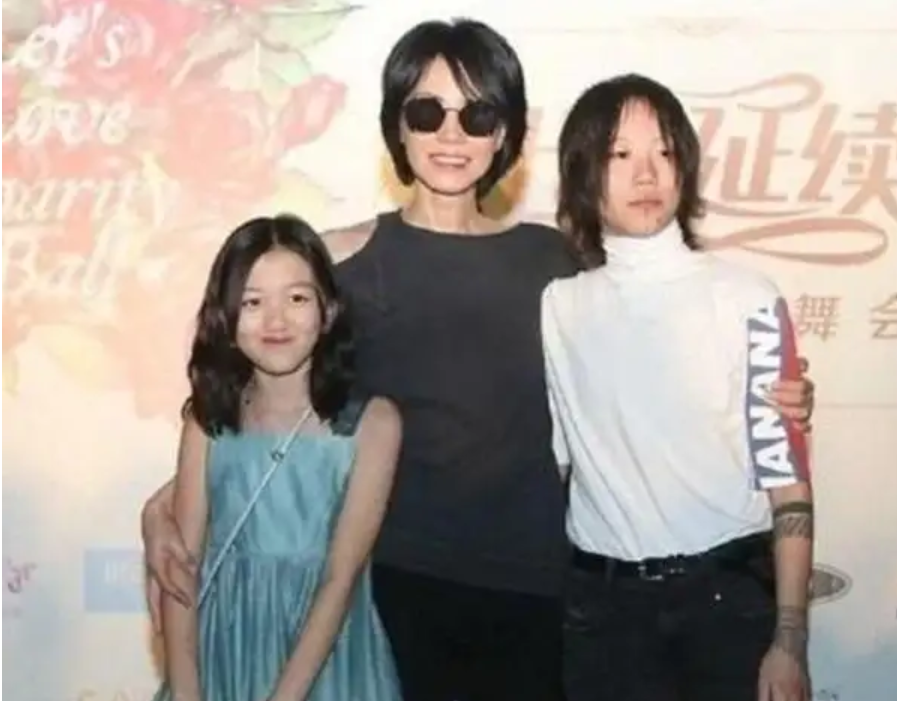 王菲|王菲:不认为离婚会伤害孩子,不信儿童心理学,实话实说顺其自然