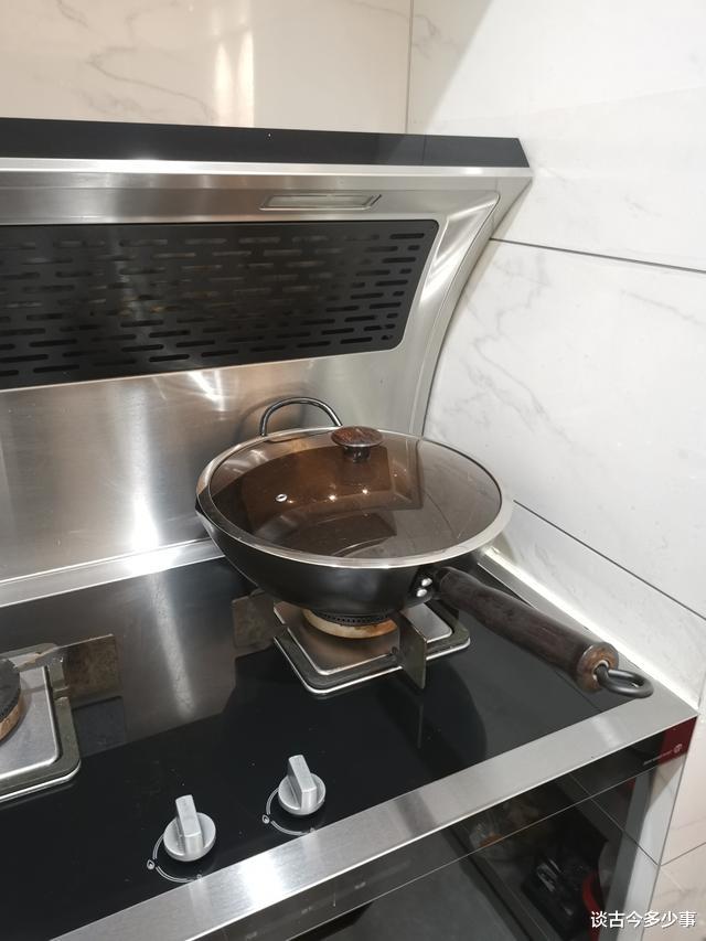 如果要买厨房用的锅具,买这4种就够了,其它都是“白花钱”