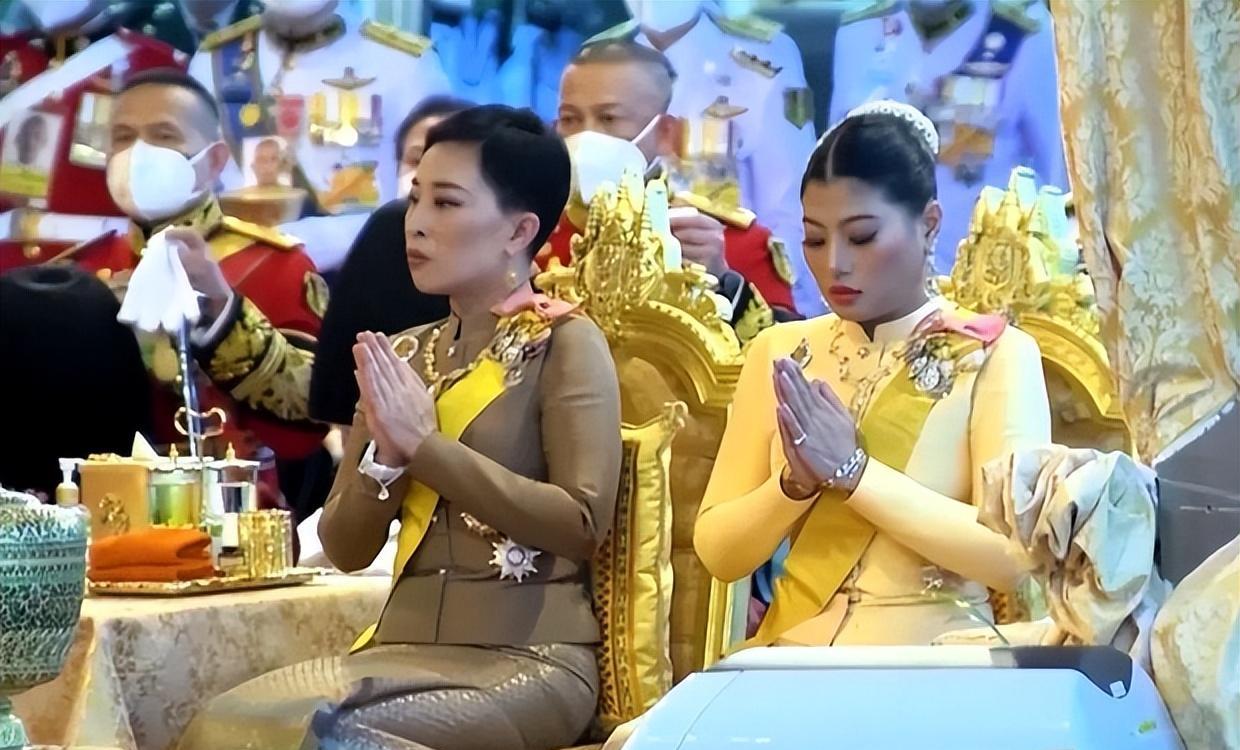 苏提达|苏提达炫耀庆典公务镜头,晒出两位公主合影照,渴望洗牌子嗣站位