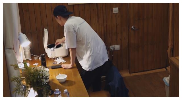 主持人|点击破2亿!没有一个主持人,湖南卫视一出手就是一张“王炸”