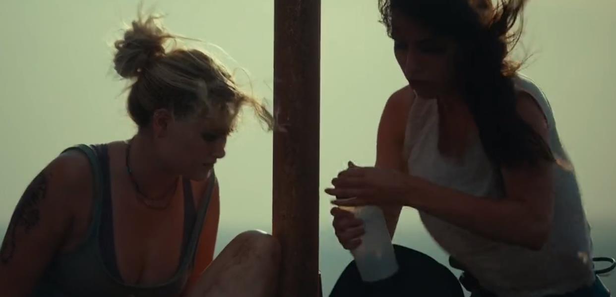 坠落|全美票房冠军,让恐高者身临其境的惊悚电影《坠落》