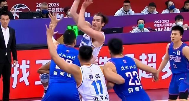 CBA最新积分榜：赵睿22+9广东12连胜，北京91-89险胜天津