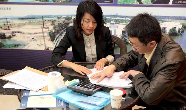 |越来越多销售,处在只拿底薪的困局,二八定律的职业值得坚持吗