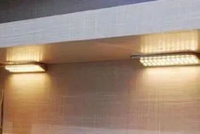 一旦发现缺德木工给你这样做衣柜，万万不能心软，工钱一分都别想