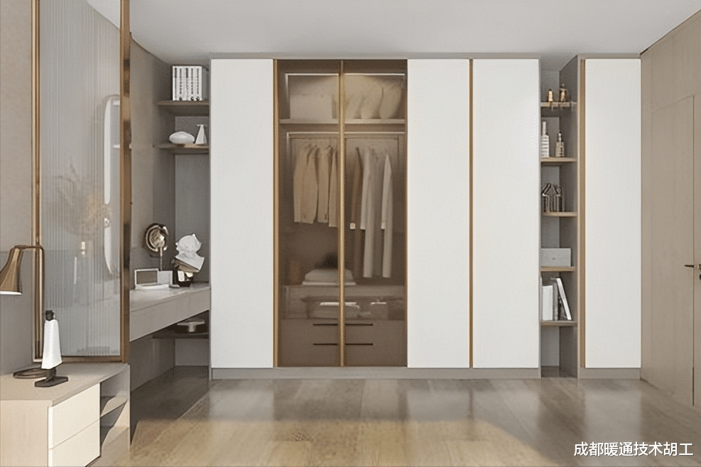 新房装修,衣柜是全屋定制比较好,还是木工现场制作比较好?