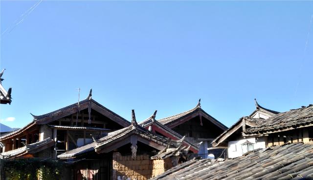 露营|距丽江古城10公里，藏着一古镇，以四方街为中心，可欣赏白沙壁画