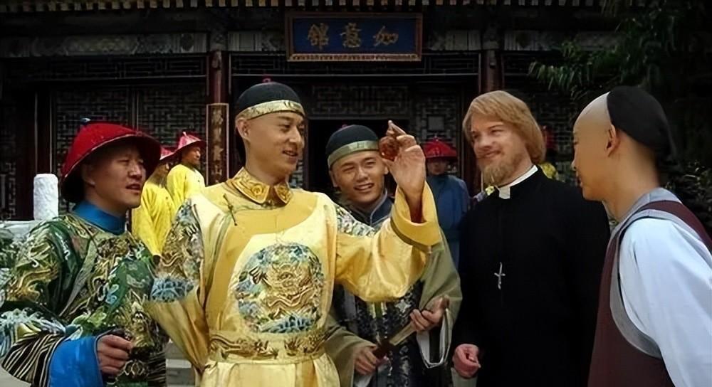 康熙看画后龙颜大怒，气得扔掉画拂袖而去，画师险些招来杀身之祸