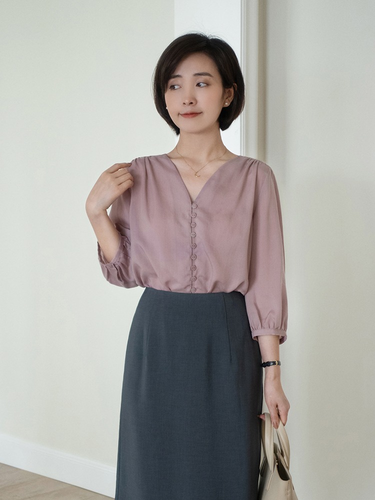 40岁的女性这么穿显年轻？衬衫+半身裙或者西裤，高级时髦又减龄