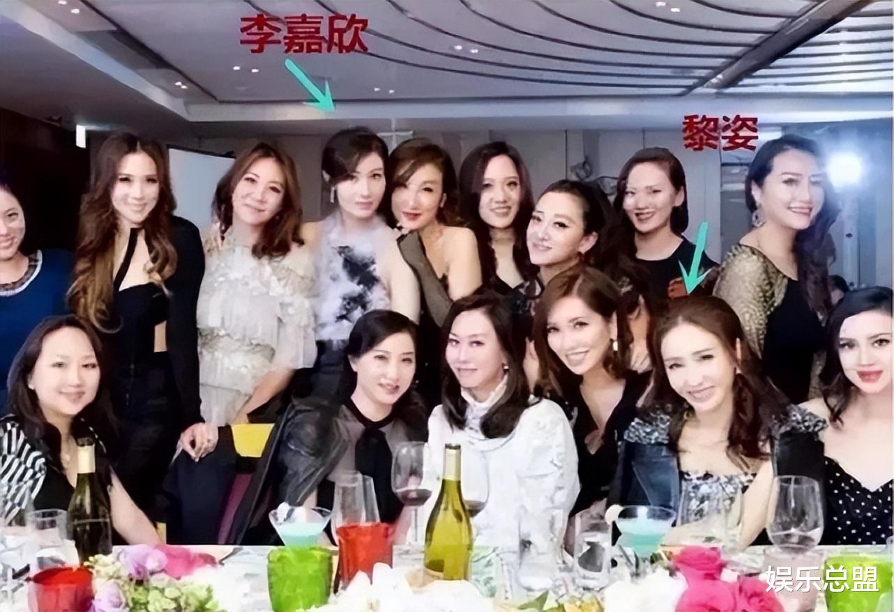 郭晶晶|一个参加晚宴穿6年前礼服，一个用2克拉钻石敷脸豪门的差距有多大