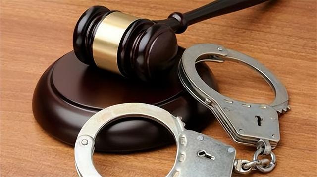 案例回顾:2017年,浙江一桩女子误将盗贼当成老公引发的闹剧