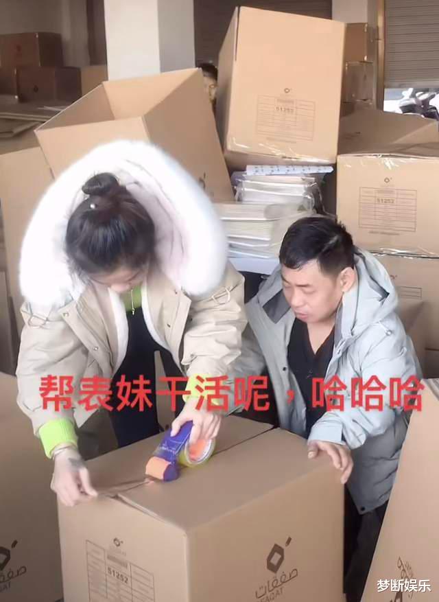 今生有你|网红高矮夫妻闹掰？1米7配1米2，女方咬死在演戏，男方坚称爱三年