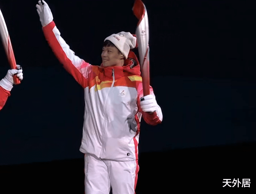 开幕式|意外之人点燃主火炬！不是李琰，不是杨扬，不是周洋，不是苏炳添