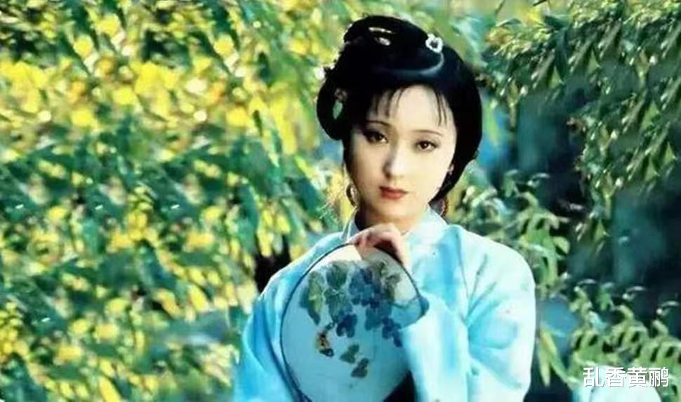 陈晓旭|陈晓旭的22张挂历照片,古装眉目如画,现代装别有一番味道