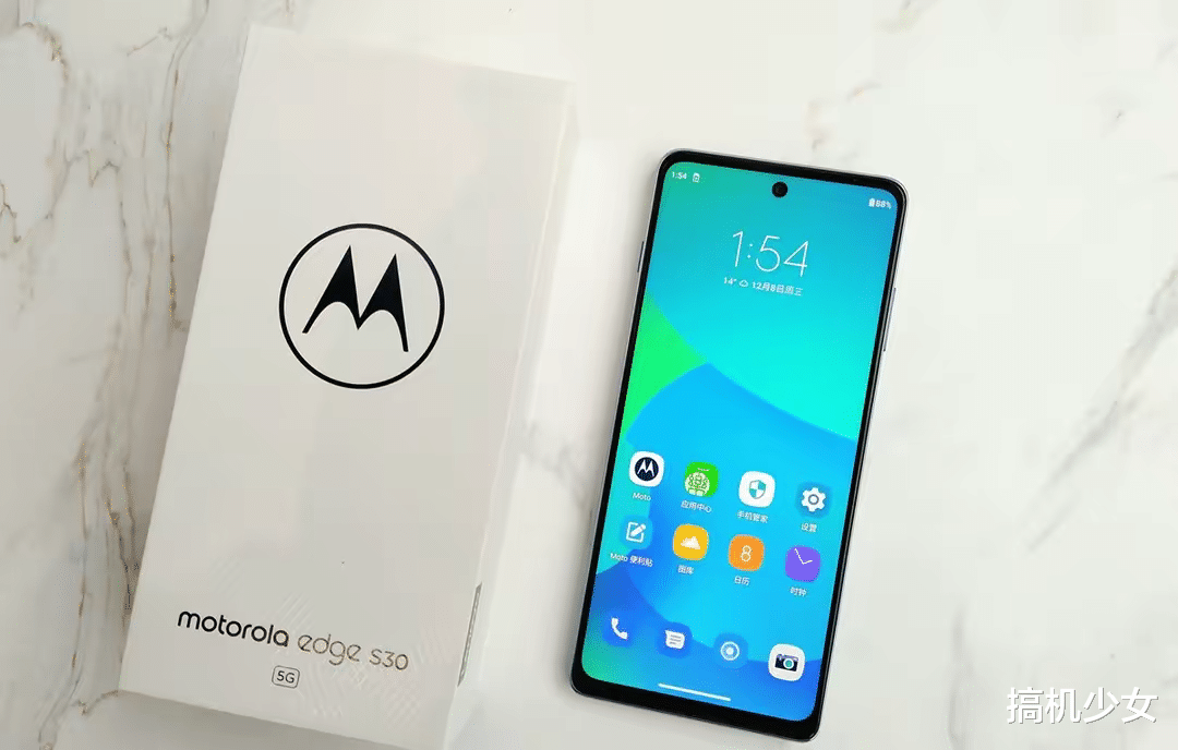 华为mate|购机预算不超过2000元，四款高性能手机推荐，8月份都在降价