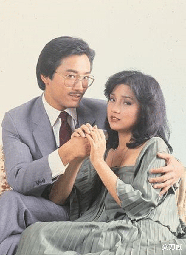 戚美珍|60岁戚美珍，与苗侨伟恩爱32年，嫁对了人到底有多幸福