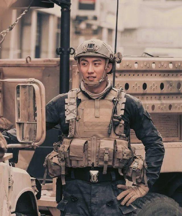 抖音|娱乐圈的10位演员:黄磊演戏被嘲像厨子,赵雅芝摇头晃脑