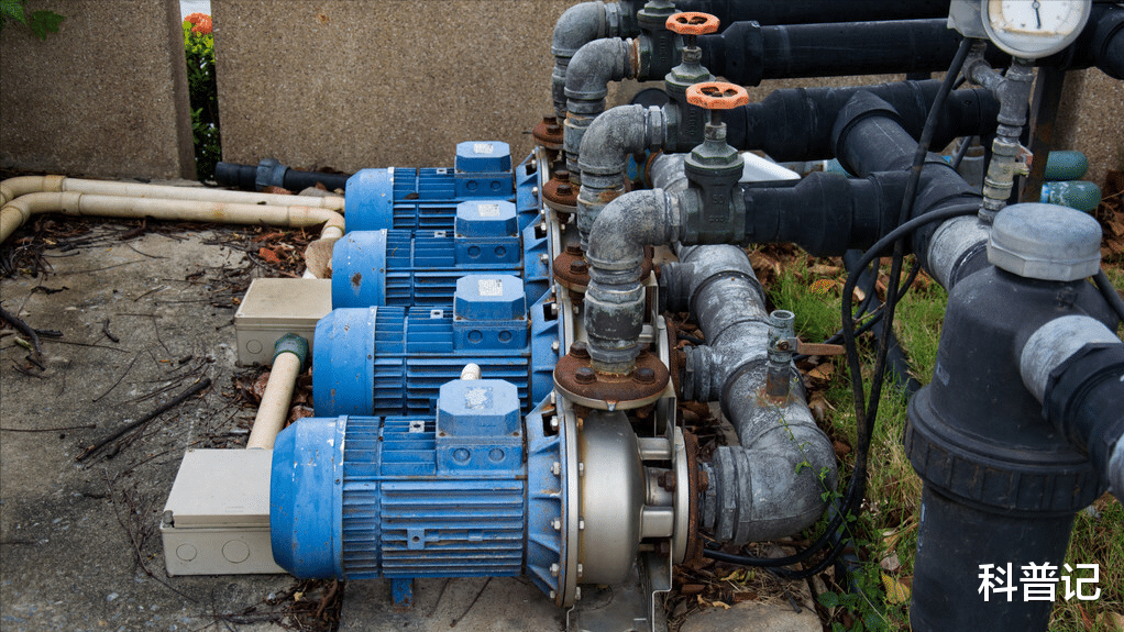 水锤泵的原理是什么?不用电不用油,它是怎样让水往高处流的?