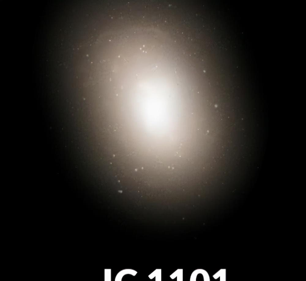目前已知发现最大的星系,直径400万光年,相当于银河系的25倍!