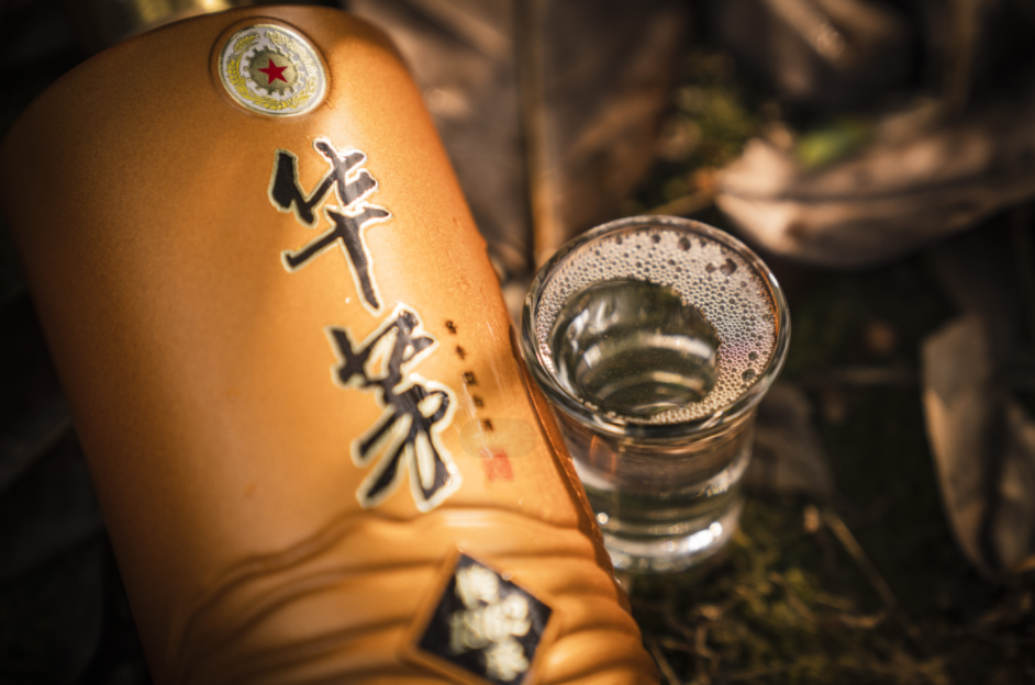 中风|为什么中年人更喜欢喝酱酒？盘点酱酒的健康属性