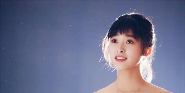 沈月|《无限超越班》中，沈月自嘲自己“上不了台面”，表示自己很紧张