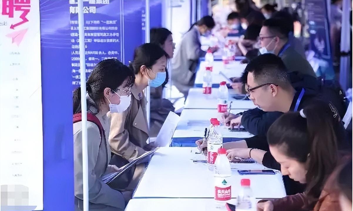 上海市|上海各阶层“工资单”曝光,揭露当下打工人现状,贫富差距很明显