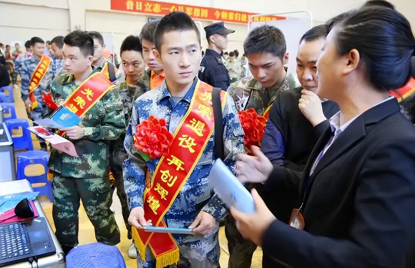 |为爱冲锋的勇士反转太打脸，闹剧背后是带货，被连坐的学生惹谁了