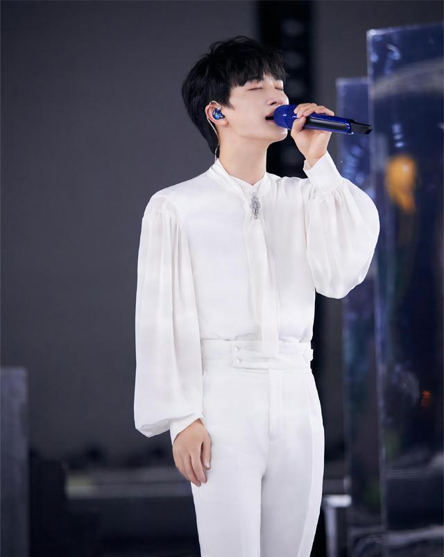 周深|“外交官中国文化之夜”为什么会给周深如此高的评价？