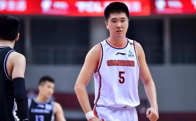 广东男篮|朱芳雨杜锋开启重建计划！3球员将被抛弃，2位潜力小将迎来上位