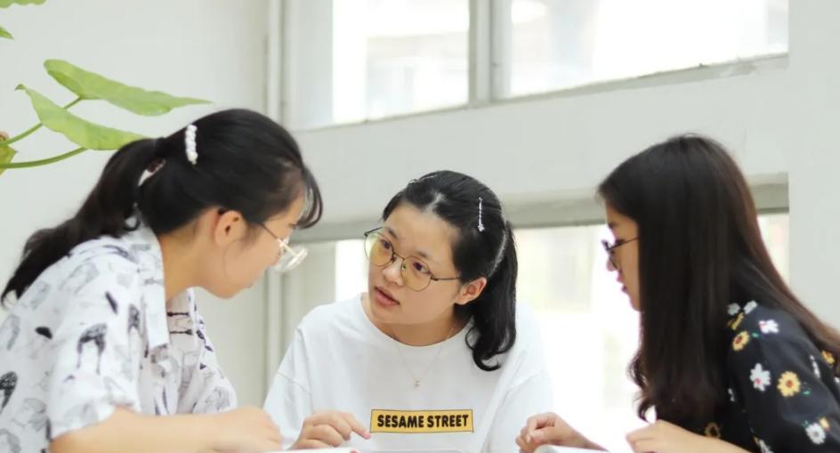 孟羽童晒“打工日常”,妆容精致气色好,亲自辟谣“离职传闻”