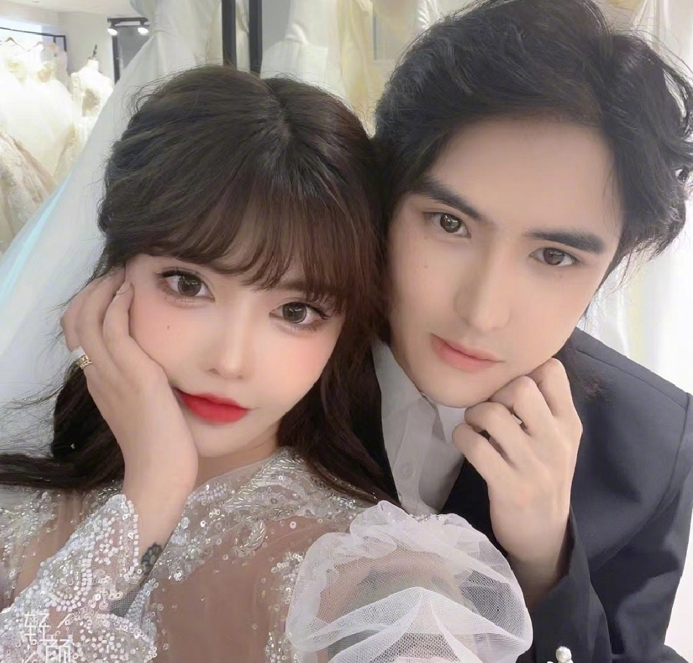 韩安冉|韩安冉23岁“三婚三离”，离婚后疯狂接单敛财