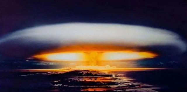 火山灰能反射太阳辐射,拉两飞机洒在平流层能解决温室效应吗?