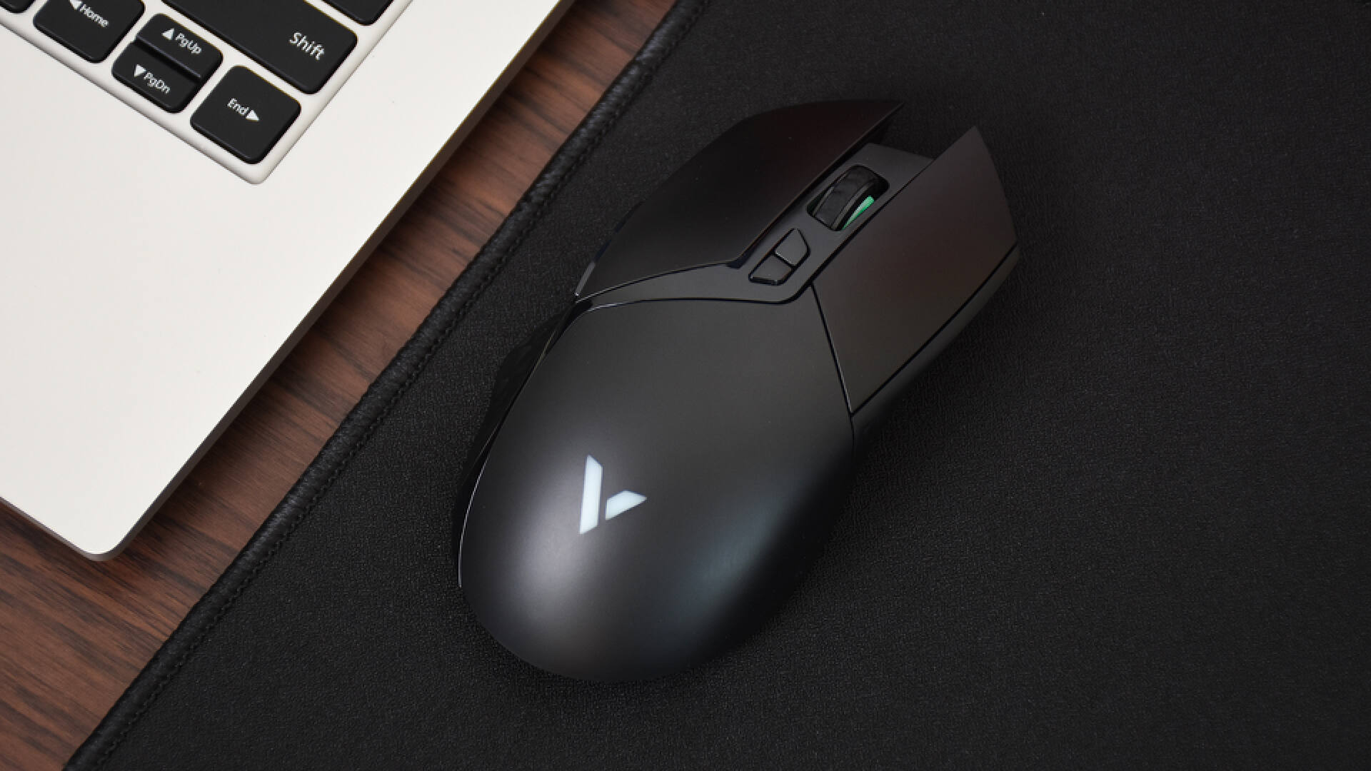 |雷柏V30W游戏鼠标&V10S鼠标垫：无线性价比电竞装备推荐