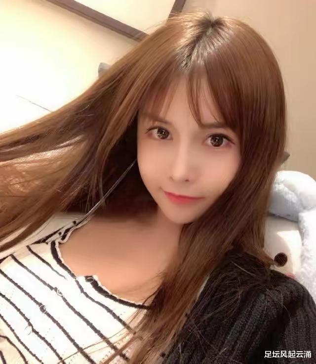 国足|国足们真会享受！抽华子喝香槟 老婆们个个都是打长腿美女