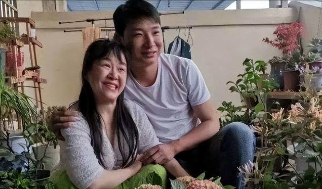 余秀华|余秀华太敢说了！新式爱情观受到众多吹捧，网友：清醒得让人沉迷