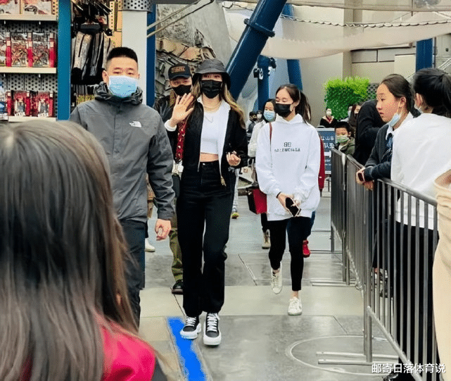 lv|谷爱凌的顶流社交圈!盖茨女儿+赌王千金+LV公子,关系网太强大