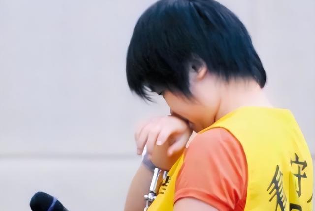 职业教育|09年，广东19岁少女被捕！弑亲后淡定玩手机，直言：在帮他们解脱