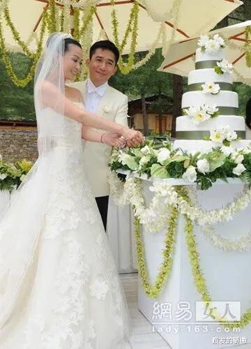 孙艺珍|高定变淘宝风！孙艺珍4套婚纱57万，被吐槽材质低廉，不如宋慧乔